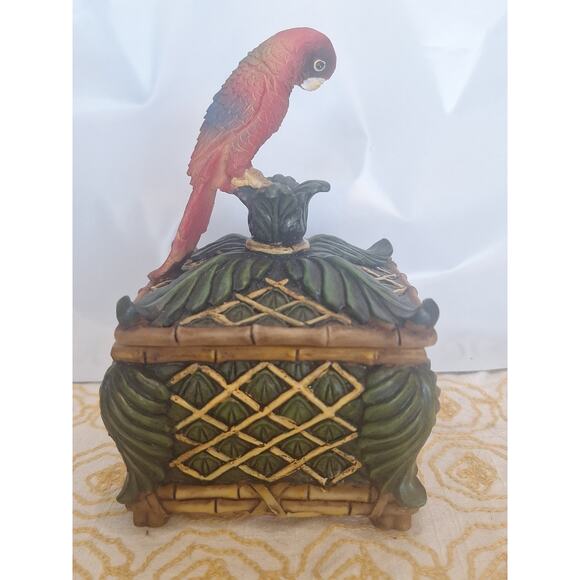 Tropical Parrot Trinket Box – Hand-Painted Bamboo & Palm Leaf Resin Décor - Picture 3 of 9